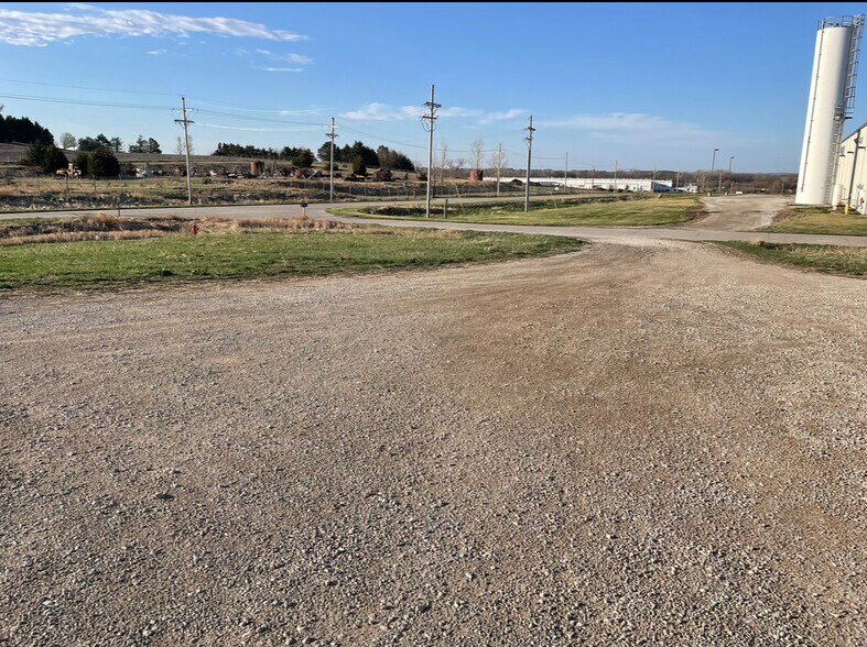 More Photos Of 523 Business Parkway rd, Falls City Manufacturing For Sale