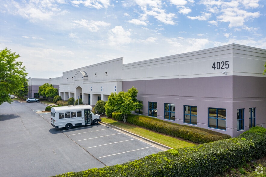 More Photos Of 4025 Welcome All Rd, Atlanta Warehouse For Lease