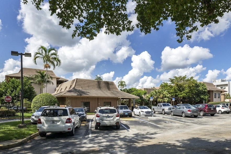 More Photos Of 7800 W Oakland Park Blvd, Sunrise Medical For Sale