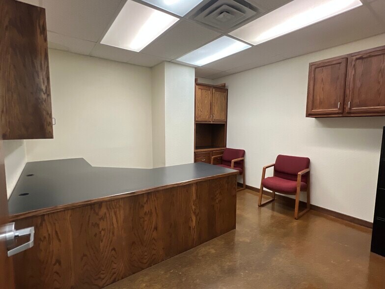 More Photos Of 4301 Danhil Dr, Brownwood Manufacturing For Lease