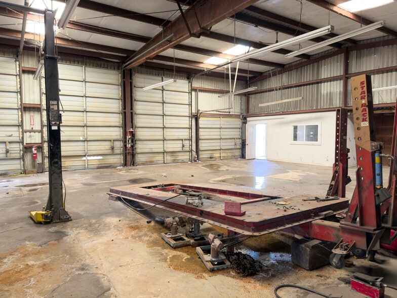 More Photos Of 5922 FM 2100, Crosby Service For Sale