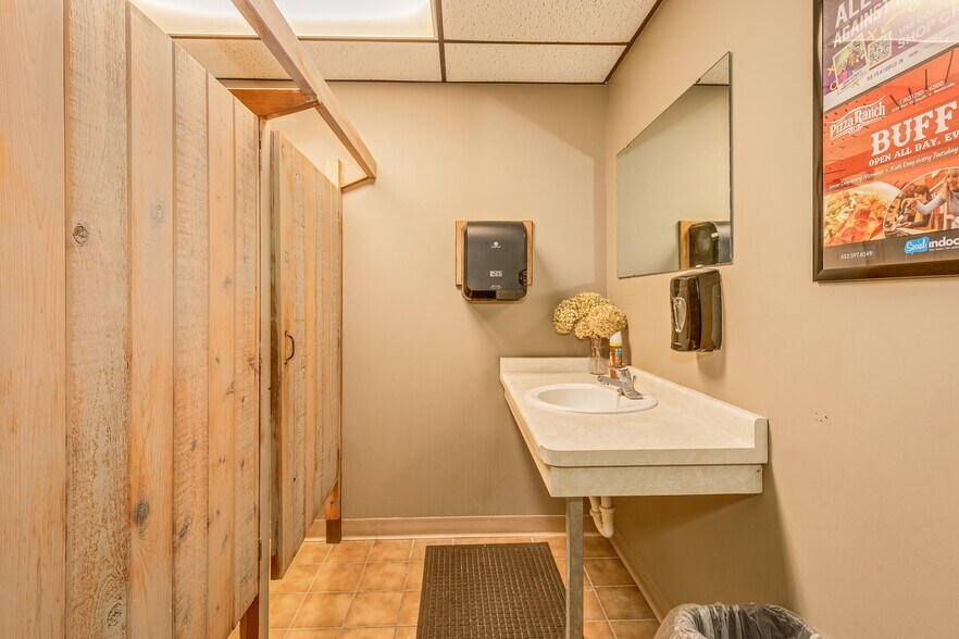 More Photos Of 133 Sandberg Rd, Monticello Storefront For Sale