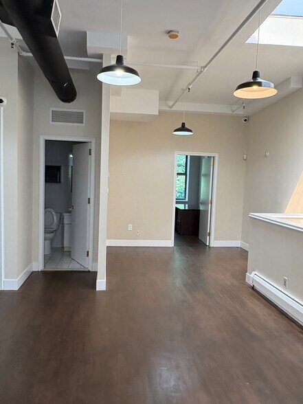 More Photos Of 571 W 183rd St, New York Office For Lease
