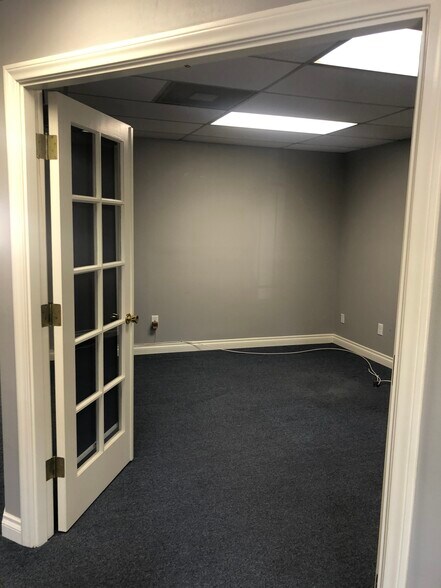 More Photos Of 6864 Indiana Ave, Riverside Office For Lease