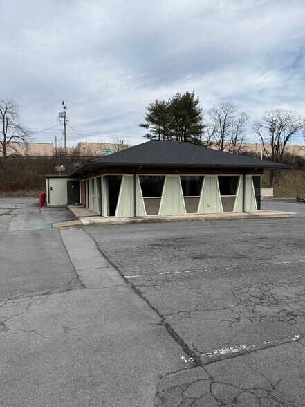 Primary Photo Of 1310 W Industrial Blvd, Cumberland Fast Food For Sale