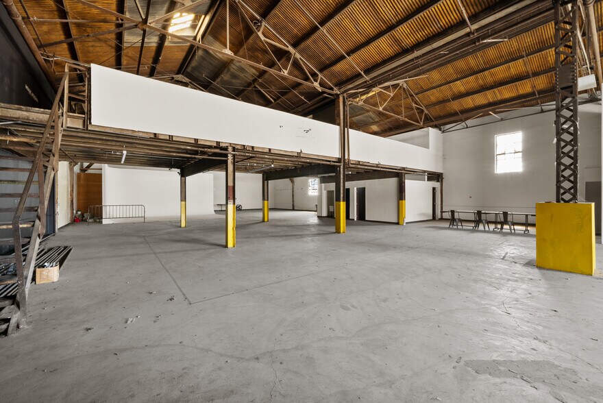 More Photos Of 2416 E 24th St, Vernon Industrial For Lease