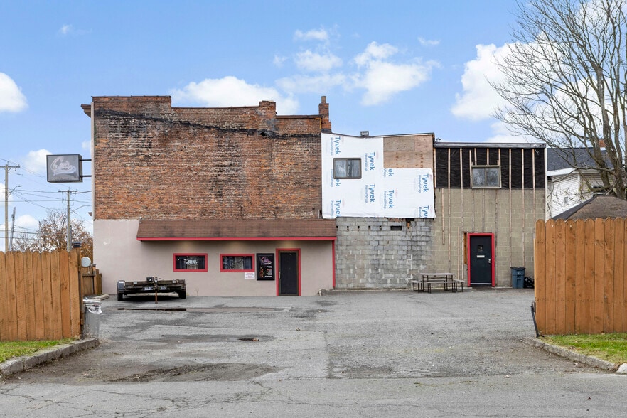 More Photos Of 1118 Broadway, Albany Bar For Sale