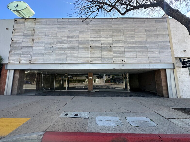 More Photos Of 396-400 S Lake Ave, Pasadena Storefront For Lease