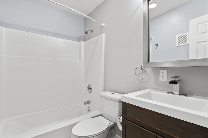 More Photos Of 575 Ellsworth St, Bridgeport Apartments For Sale