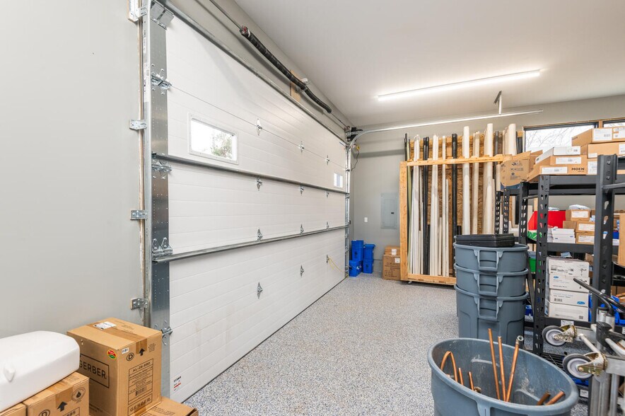 More Photos Of 936 1st Ave E, Shakopee Auto Repair For Sale