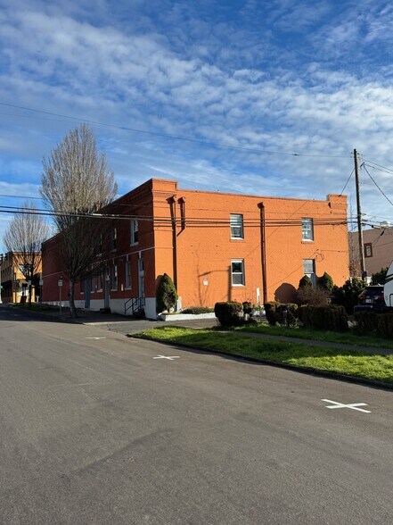 More Photos Of 500 E 1st St, Newberg Storefront Retail Residential For Sale