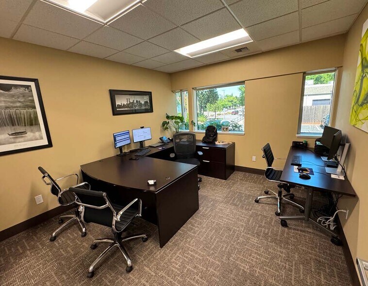 More Photos Of 698 12th St SE, Salem Office For Lease