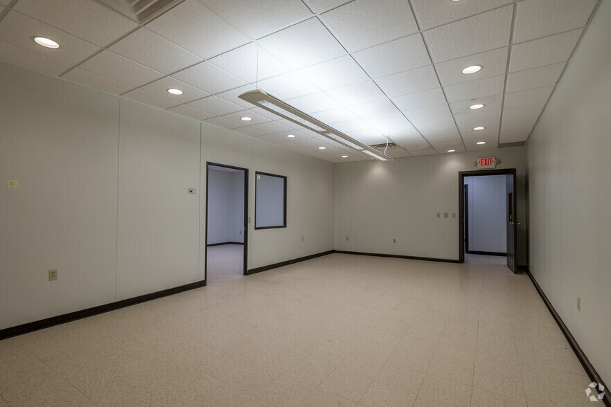 More Photos Of 1045 Eagon St, Barberton Manufacturing For Sale