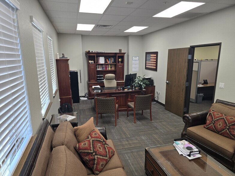 More Photos Of 1011 Surrey Ln, Flower Mound Office For Lease