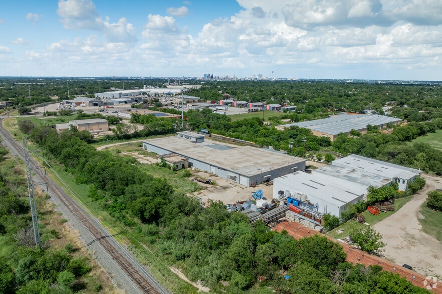 More Photos Of 625 Humble Ave, San Antonio Warehouse For Sale