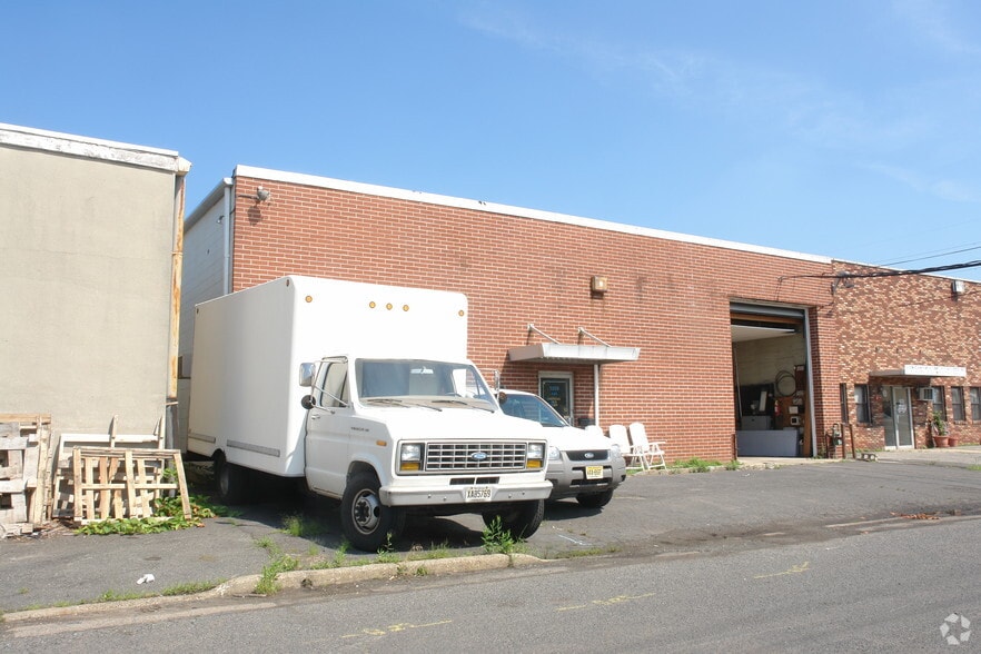 Primary Photo Of 1015 Pennsylvania Ave, Linden Manufacturing For Sale