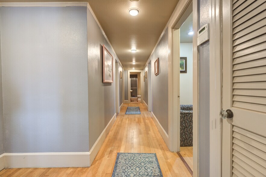 More Photos Of 2124 Broadway St, Lubbock Office For Sale