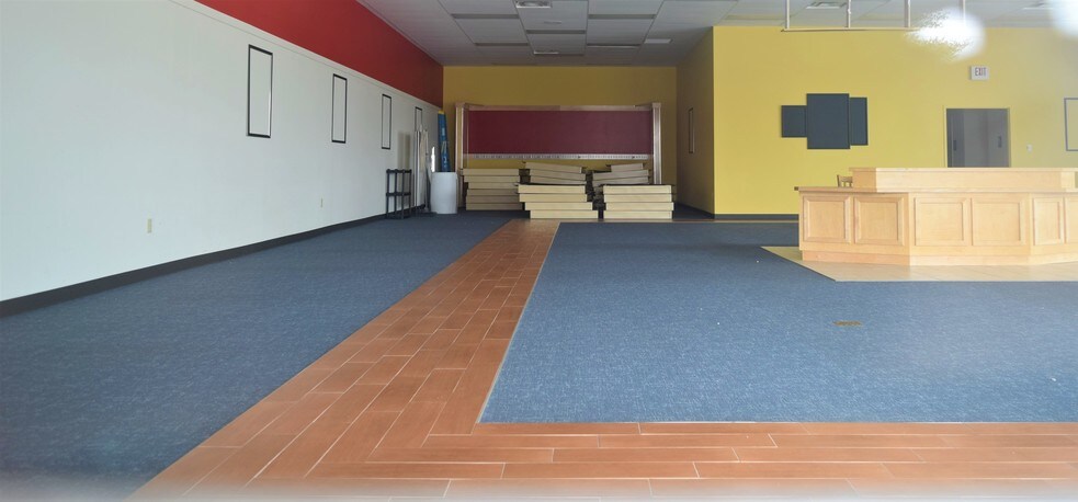 More Photos Of 1920 Eastern Blvd, Montgomery Storefront For Lease