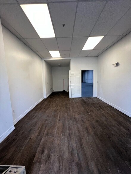 More Photos Of 3945 Tollhouse Dr, Naples Warehouse For Lease