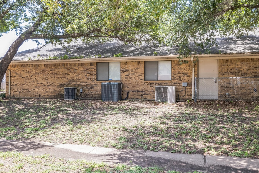 More Photos Of 2418 College Ave, Garland Daycare Center For Lease