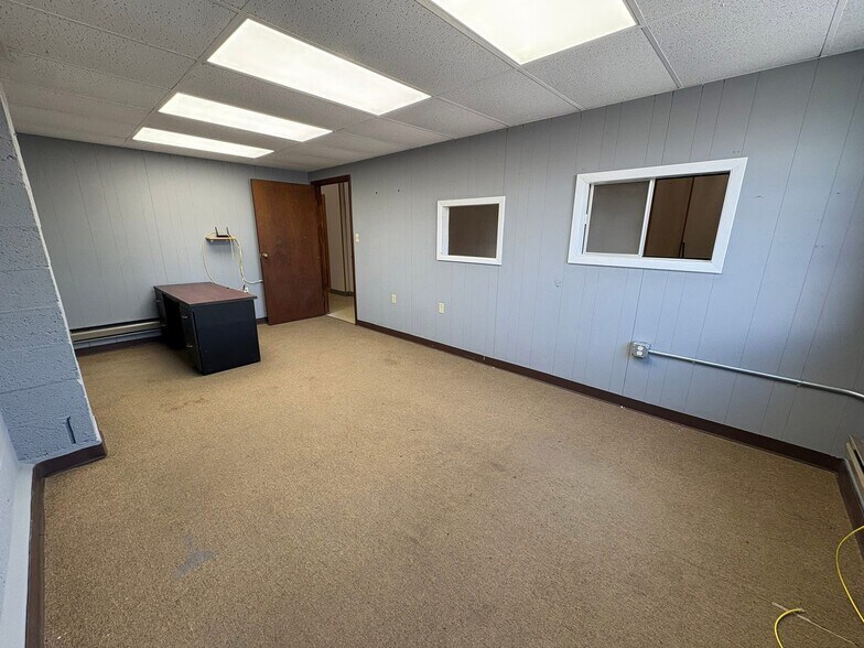 More Photos Of 1711 Union Rd, West Seneca Self Storage For Lease
