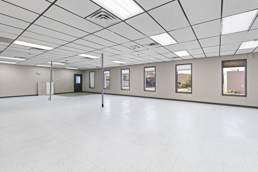 More Photos Of 1700 55th St, Boulder Warehouse For Sale