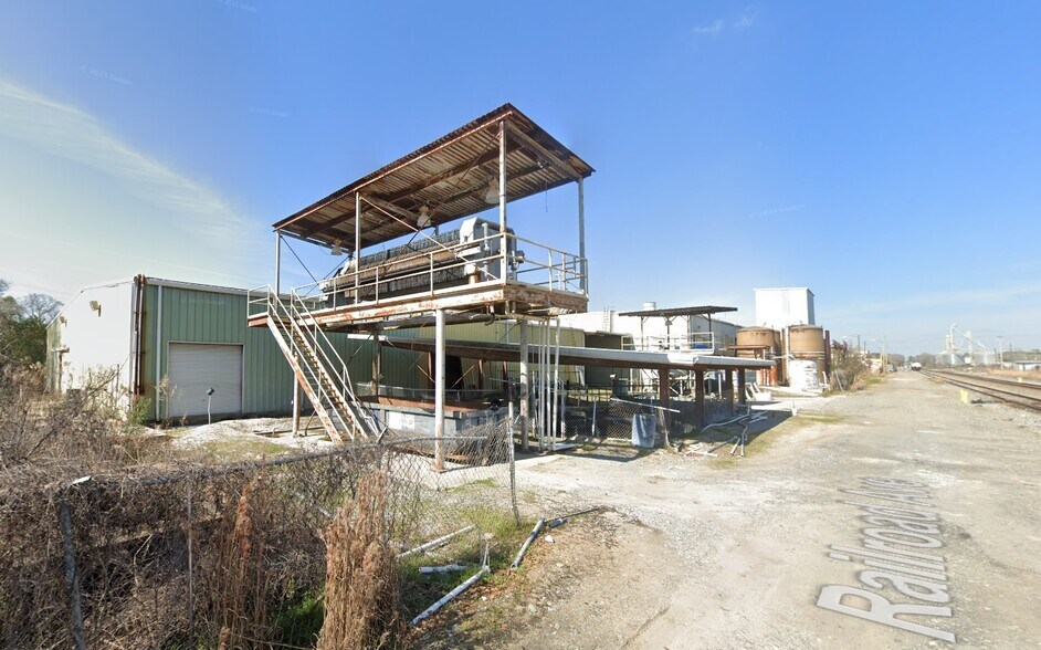 More Photos Of 314 N Maple St, Adel Manufacturing For Sale