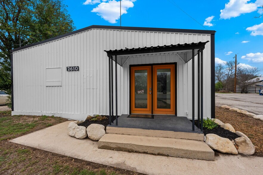 More Photos Of 2610 Memorial Blvd, Kerrville Industrial For Sale