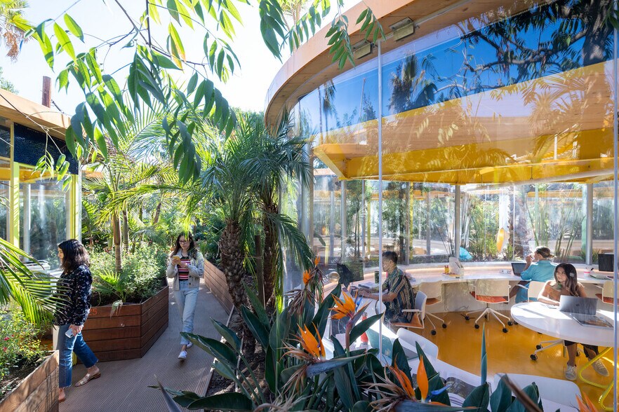 More Photos Of 1370 N St Andrews Pl, Los Angeles Office For Sale