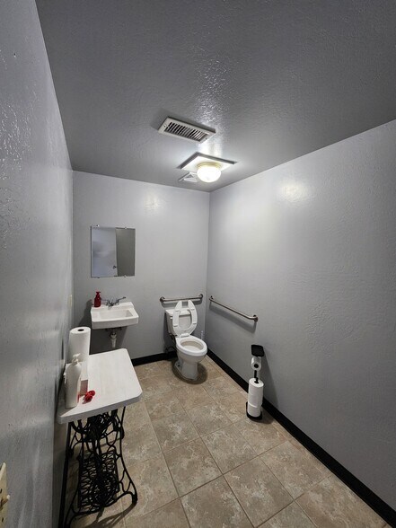 More Photos Of 6570 E 6th St, Prescott Valley Warehouse For Lease