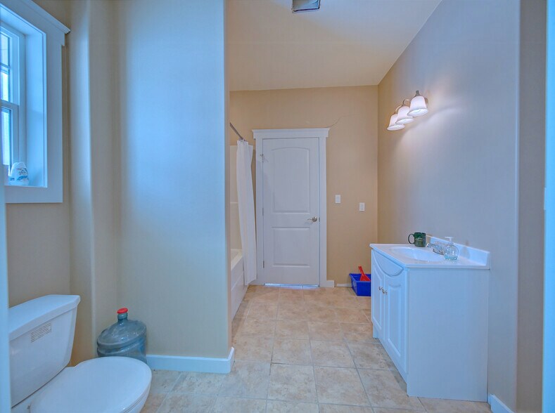 More Photos Of 5015 50 St, Chipman General Retail For Sale