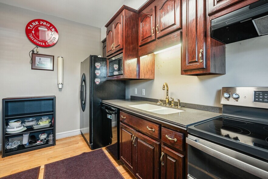 More Photos Of 5500 Watermelon Rd, Northport Medical For Lease