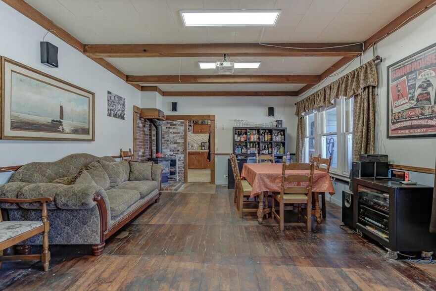 More Photos Of 718 Main St, Weaverville Hotel For Sale