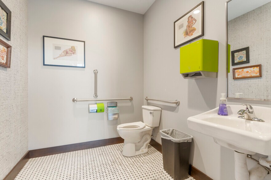 More Photos Of 621 S Kenosha Ave, Tulsa Auto Repair For Sale