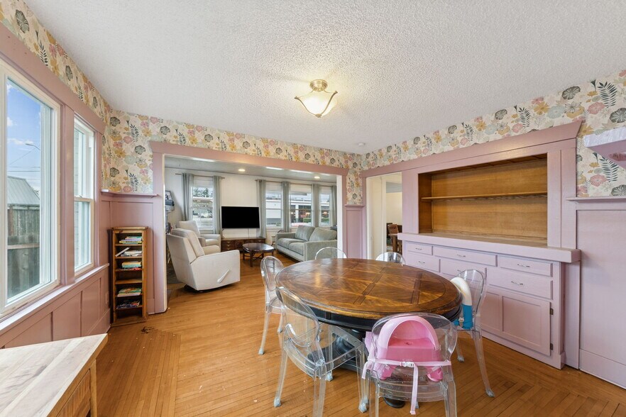 More Photos Of 413 2nd St NE, Puyallup Office For Sale