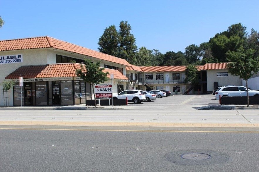 More Photos Of 22916 Lyons Ave, Santa Clarita Storefront Retail Office For Lease
