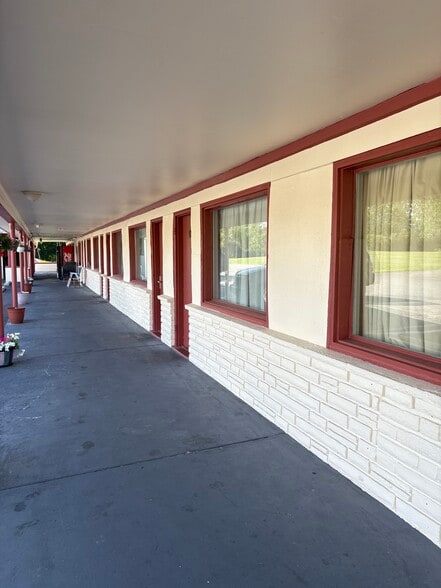 More Photos Of 155 Richardson Rd, Middletown Hotel For Sale