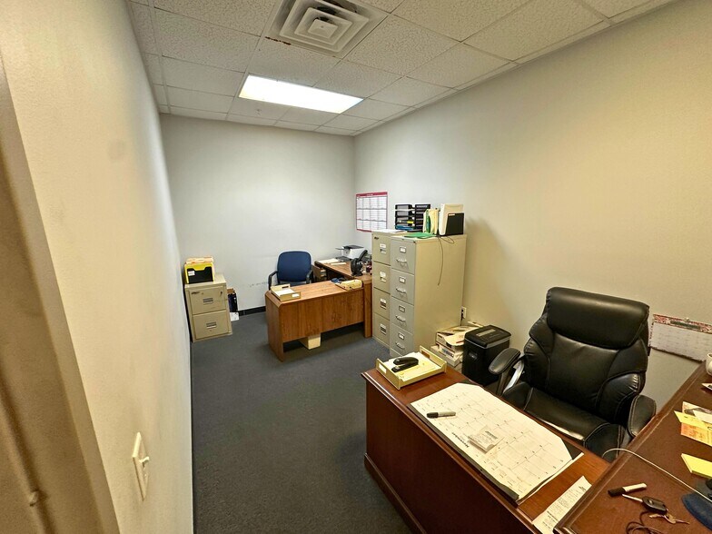 More Photos Of 2930 Maine Ave, Lakeland Distribution For Lease