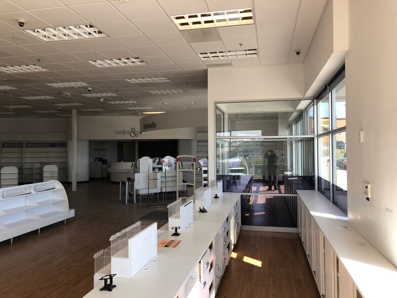 More Photos Of 8920 S 71st Plz, Papillion Storefront For Lease
