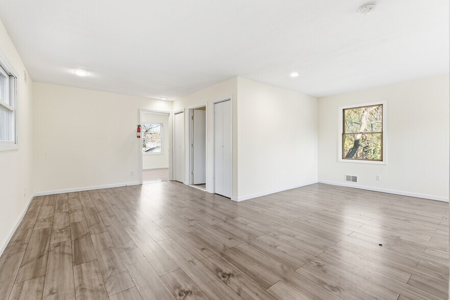 More Photos Of 1818 Oak Tree Rd, Edison Medical For Lease