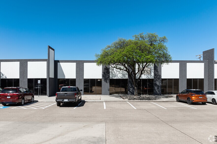 More Photos Of 14934 Webb Chapel Rd, Farmers Branch Flex For Lease
