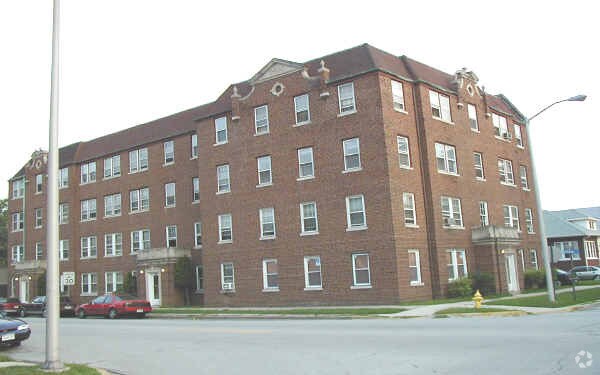 More Photos Of 102 Memorial Dr, Calumet City Apartments For Sale