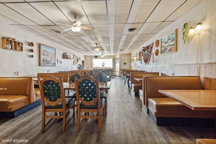 More Photos Of 309 E Walnut St, Oglesby Restaurant For Sale