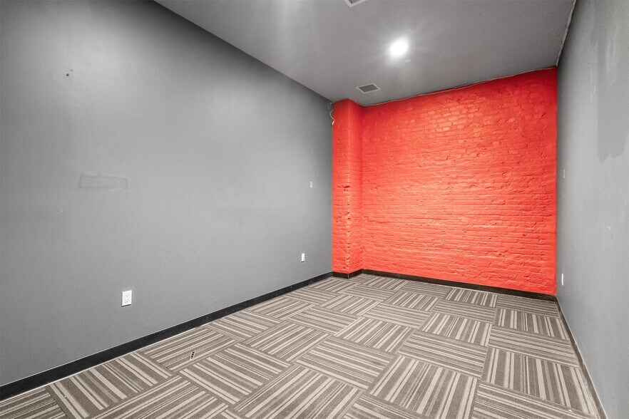 More Photos Of 327 Douglass St, Brooklyn Storefront For Sale