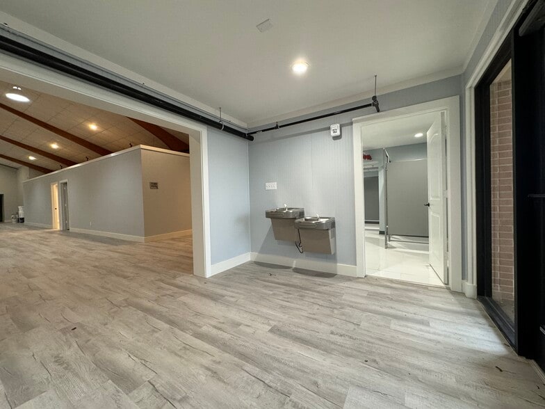 More Photos Of 116 N Clark St, Burleson Religious Facility For Sale