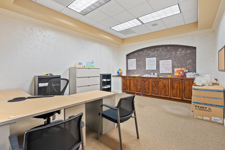 More Photos Of 829 San Benito St, Hollister Office For Sale