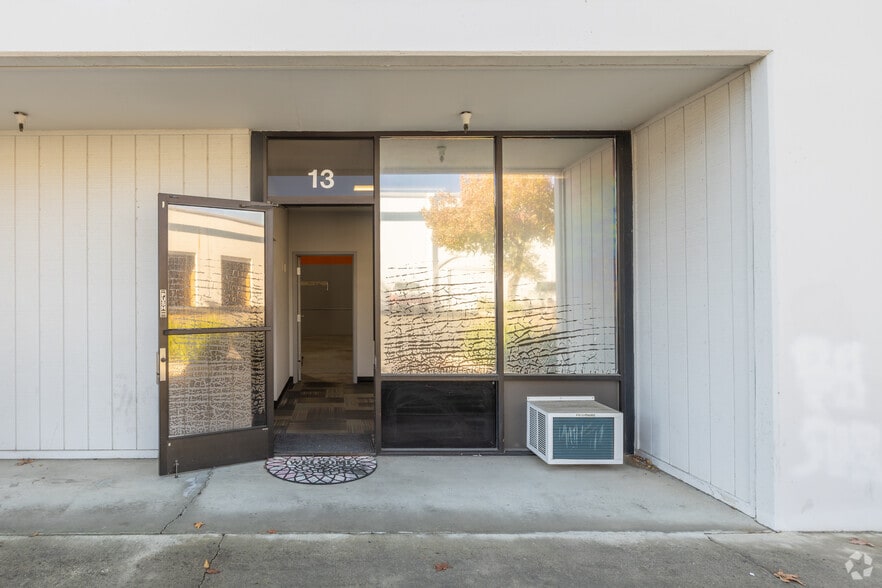 More Photos Of 7307 Roseville Rd, Sacramento Unknown For Lease