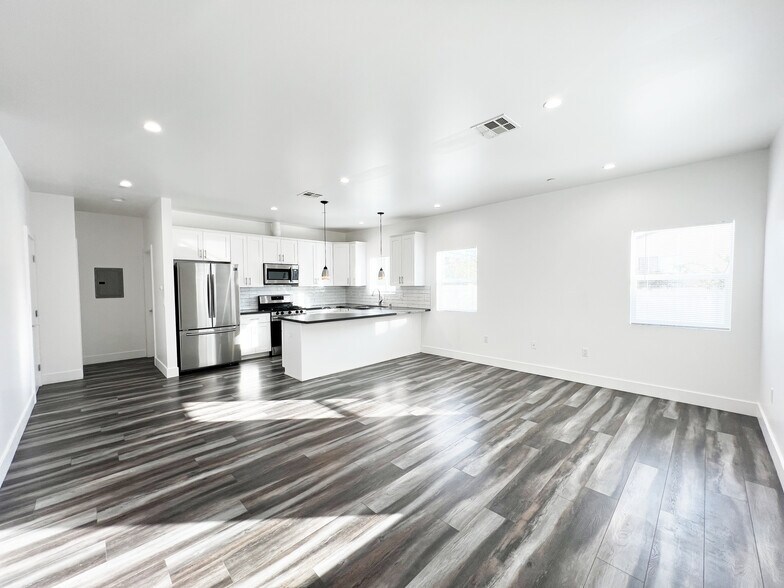 More Photos Of 6732 Irvine Ave, North Hollywood Apartments For Sale