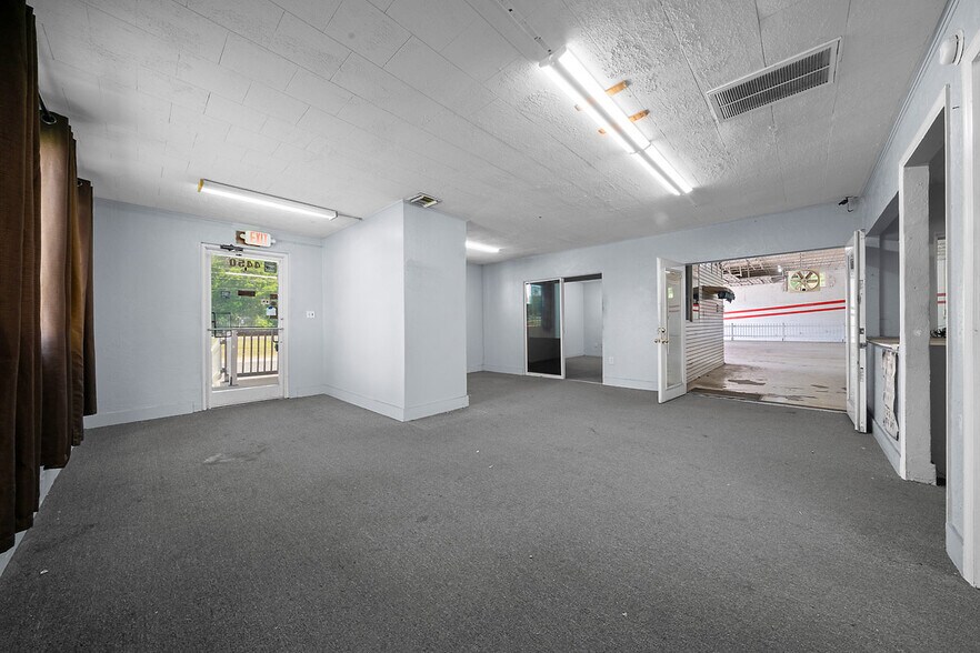 More Photos Of 4450 S Pine Ave, Ocala Warehouse For Sale