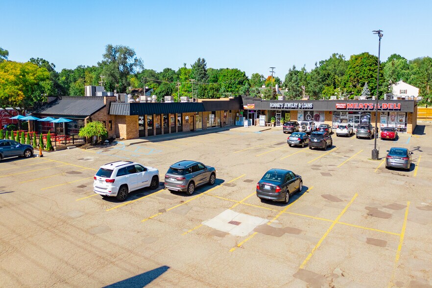 More Photos Of 7710-7726 Cooley Lake Rd, Waterford Freestanding For Lease